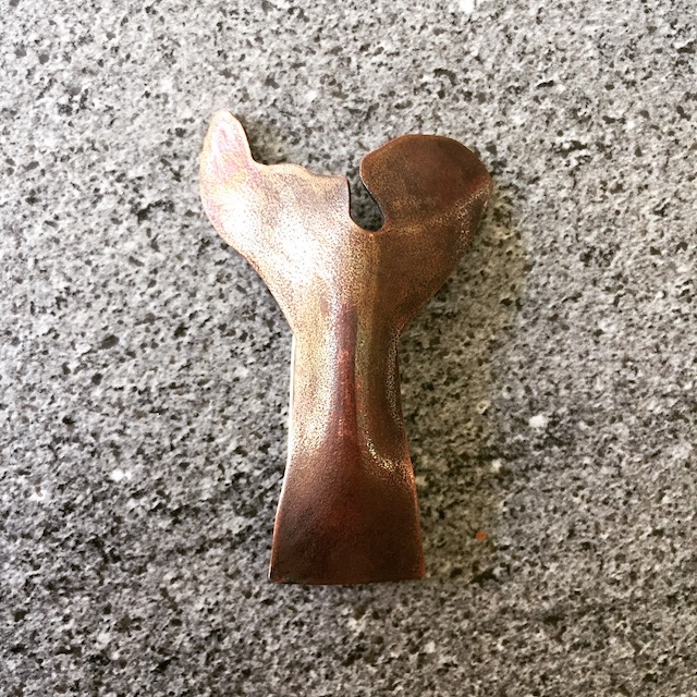 Whale tail brooch (2017)